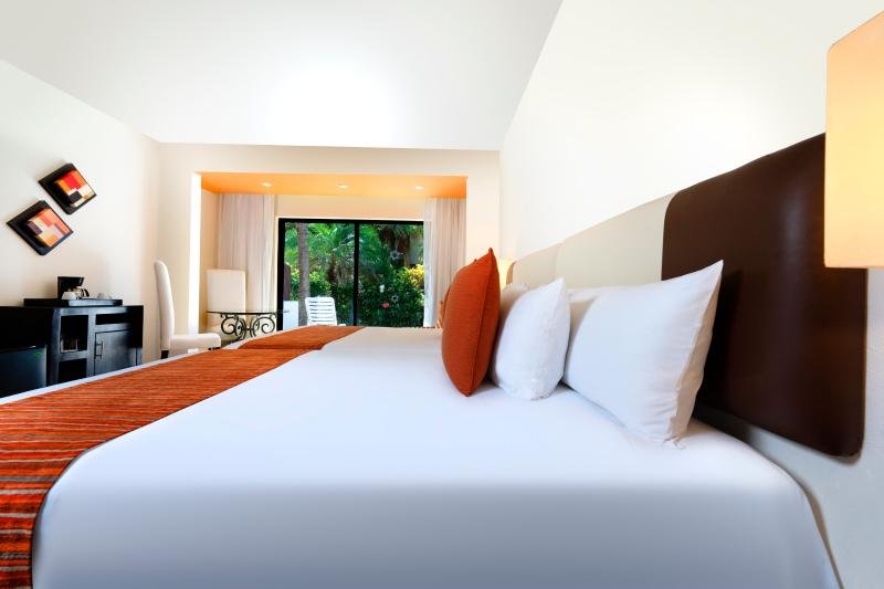 Habitacion Ocean con cama King Size y hermosa vista en Hotel Grand Oasis Tulum