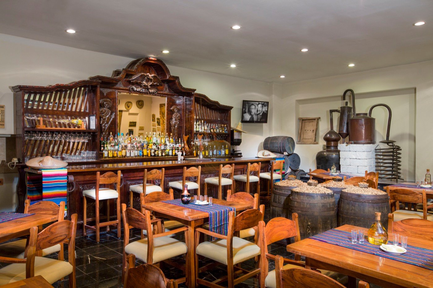 Bars & Restaurants of Grand Oasis Palm Hotel