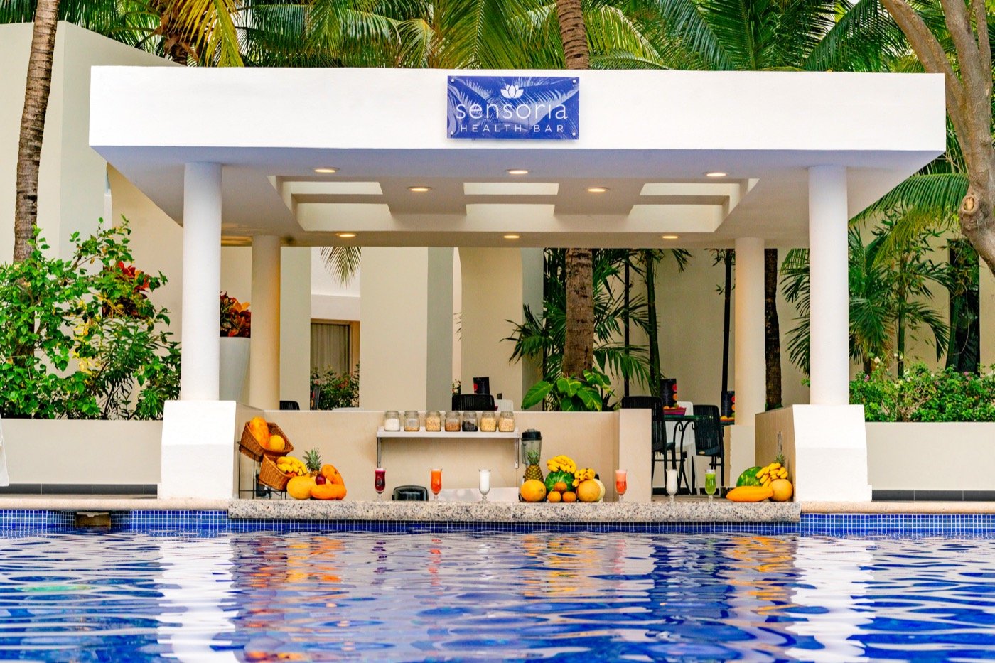 Bars & Restaurants of Grand Oasis Palm Hotel